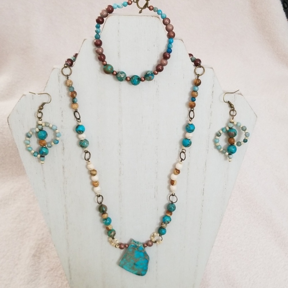 Beautiful unique turquoise and brown necklace set